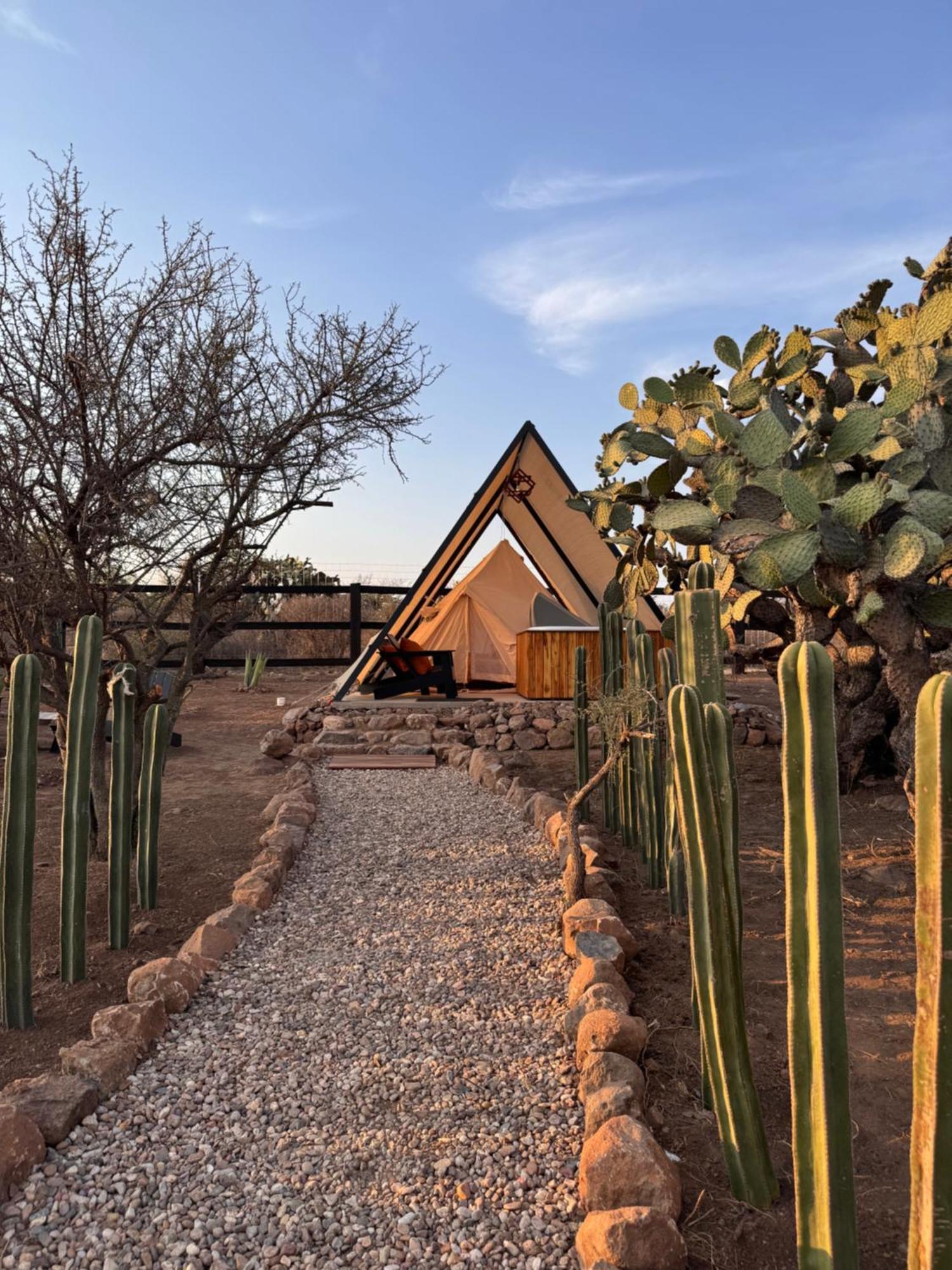 Hotel Coyote Alcocer Exterior photo